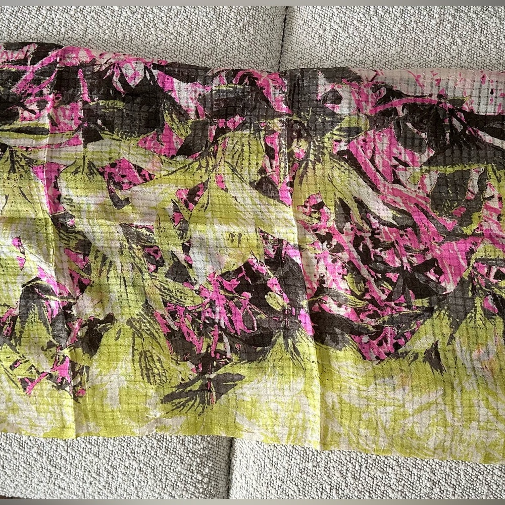 ÉPICE Paris 100% silk pink, brown and green scarf in excellent condition.